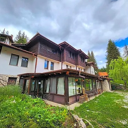 Ξενοδοχείο με διαμερίσματα Borche Family Homes